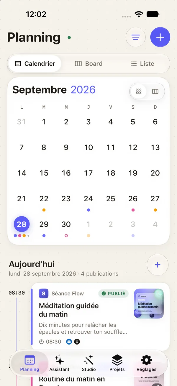 App SociaFlow sur iPhone : planning du mois et publications du jour